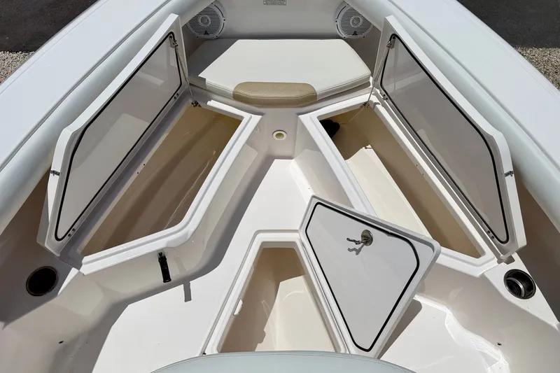 Slide: The Image of 2014 Everglades 255 Center Console boat with open storage compartments. - 29