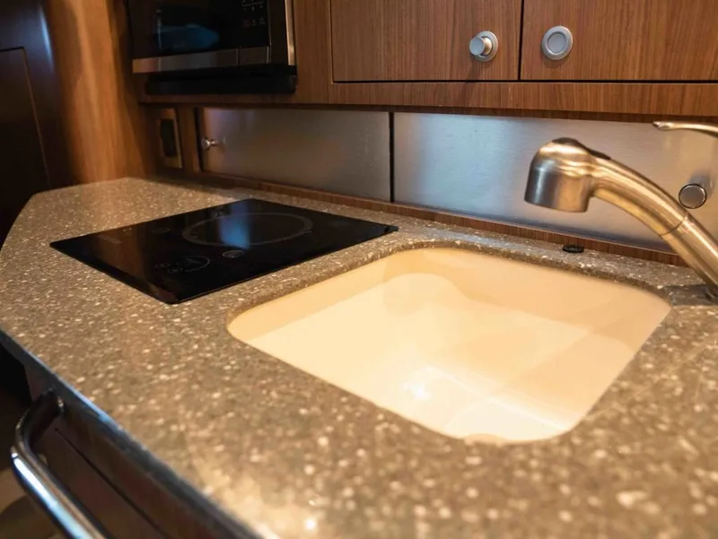 Slide: The Image of Boston Whaler 315 CONQUEST PH 2019 - 25