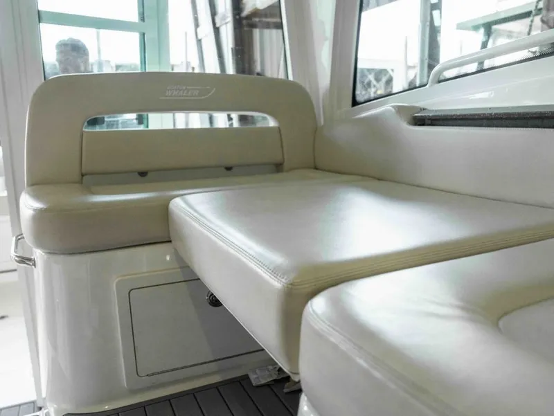 Slide: The Image of Boston Whaler 315 CONQUEST PH 2019 - 21