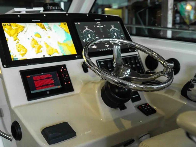 Slide: The Image of Boston Whaler 315 CONQUEST PH 2019 - 17