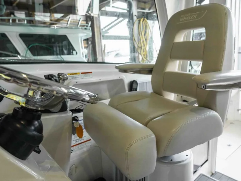 Slide: The Image of Boston Whaler 315 CONQUEST PH 2019 - 20