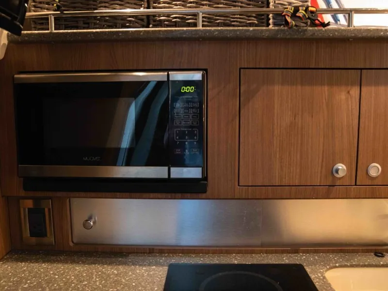 Slide: The Image of Boston Whaler 315 CONQUEST PH 2019 - 26