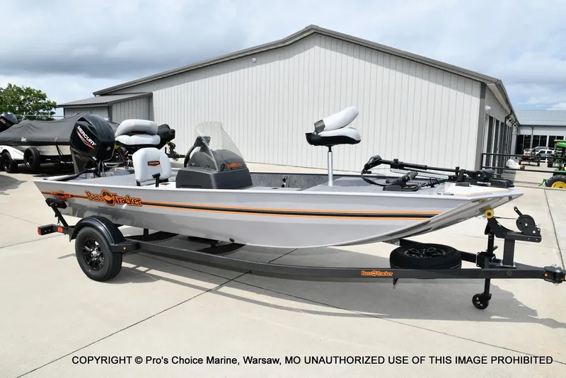 Slide: The Image of Tracker Bass Tracker Classic Limited 2027 - 61