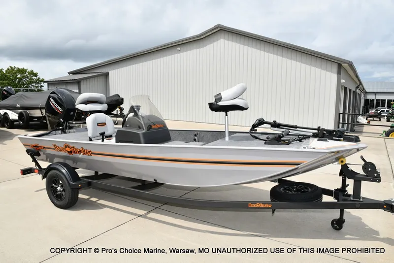 Slide: The Image of Tracker Bass Tracker Classic Limited 2027 - 62