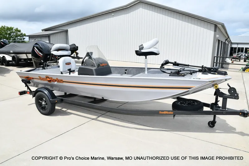 Slide: The Image of Tracker Bass Tracker Classic Limited 2027 - 58