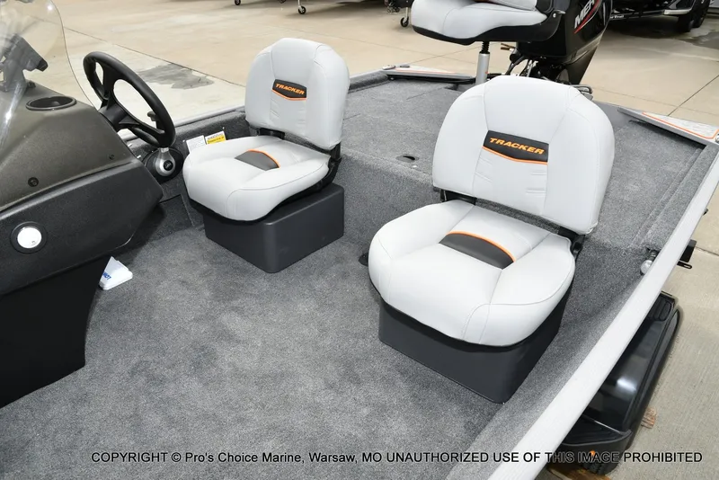 Slide: The Image of Tracker Bass Tracker Classic Limited 2027 - 16