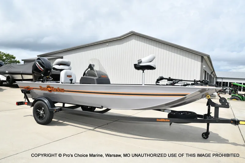 Slide: The Image of Tracker Bass Tracker Classic Limited 2027 - 60