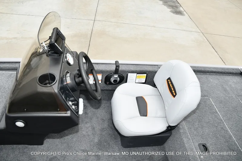 Slide: The Image of Tracker Bass Tracker Classic Limited 2027 - 36