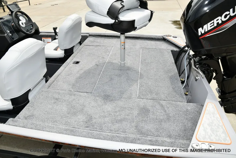 Slide: The Image of Tracker Bass Tracker Classic Limited 2027 - 31