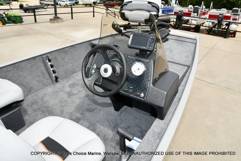 Slide: The Image of Tracker Bass Tracker Classic Limited 2027 - 22