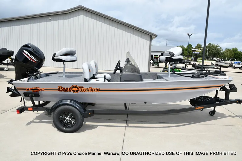Slide: The Image of Tracker Bass Tracker Classic Limited 2027 - 24