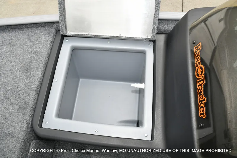 Slide: The Image of Tracker Bass Tracker Classic Limited 2027 - 42