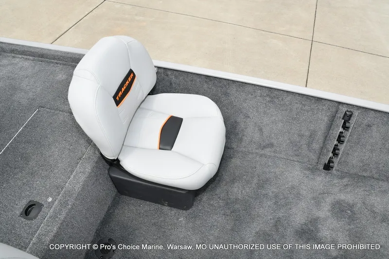 Slide: The Image of Tracker Bass Tracker Classic Limited 2027 - 38