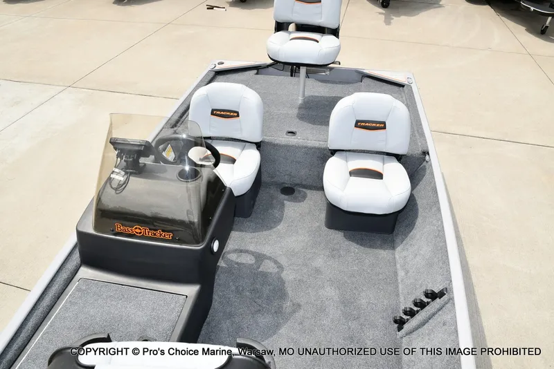Slide: The Image of Tracker Bass Tracker Classic Limited 2027 - 20
