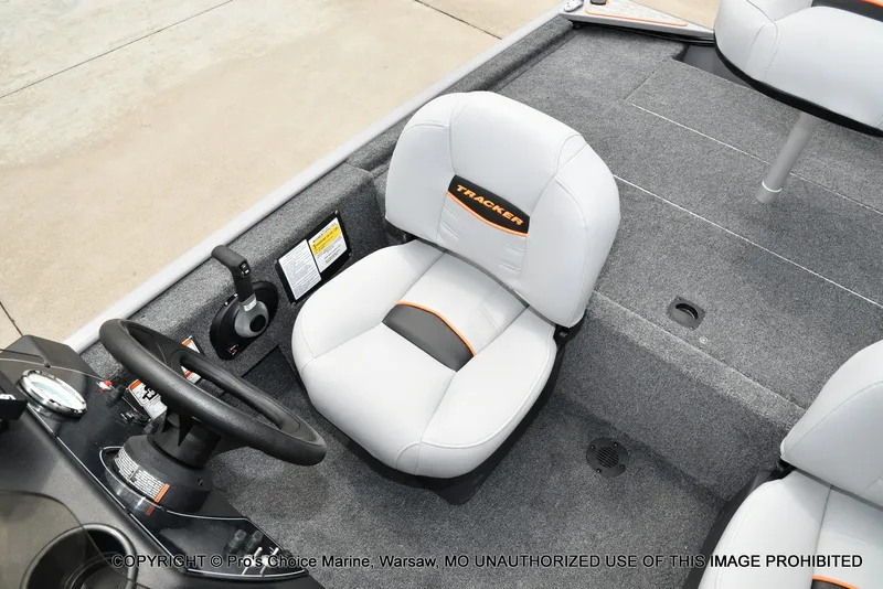 Slide: The Image of Tracker Bass Tracker Classic Limited 2027 - 47