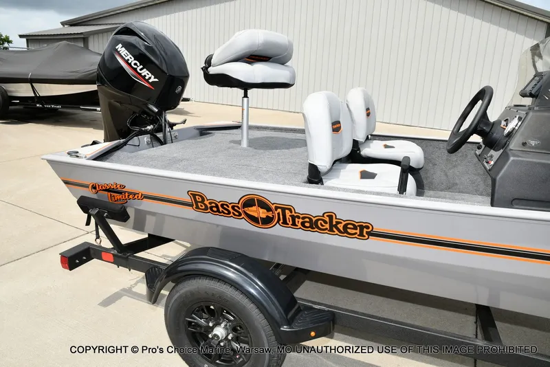 Slide: The Image of Tracker Bass Tracker Classic Limited 2027 - 63