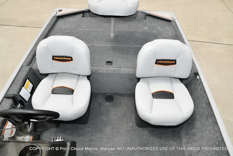 Slide: The Image of Tracker Bass Tracker Classic Limited 2027 - 21