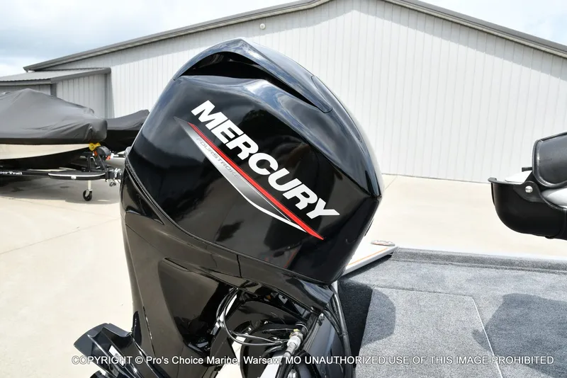 Slide: The Image of Tracker Bass Tracker Classic Limited 2027 - 64