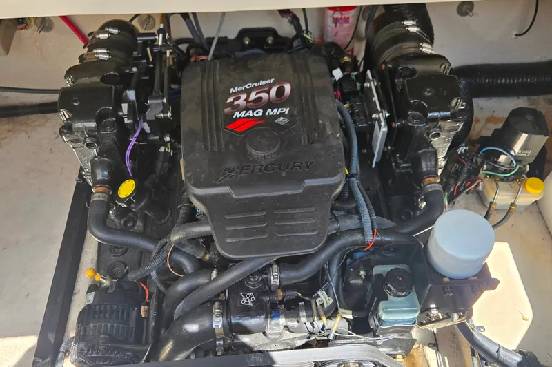 Slide: The Image of MerCruiser 350 MAG MPI engine in 2004 Sea Ray 240 Sundancer boat. - 14