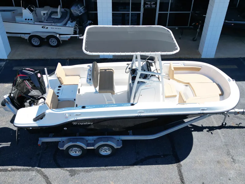 Slide: The Image of Bayliner TROPHY CC20 2026 - 3