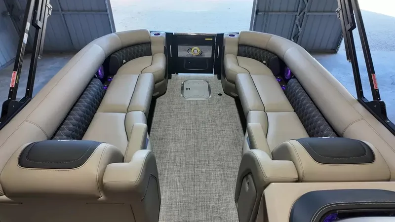 Slide: The Image of Barletta Lusso 25UC 2027 - 27