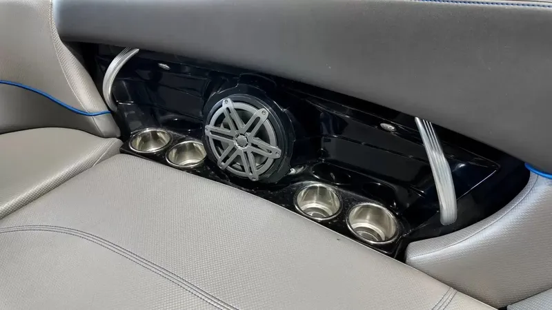 Slide: The Image of MasterCraft X26 2016 - 26