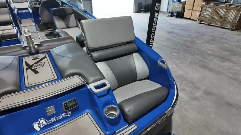 Slide: The Image of MasterCraft X26 2016 - 76