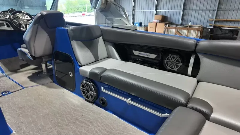 Slide: The Image of MasterCraft X26 2016 - 66