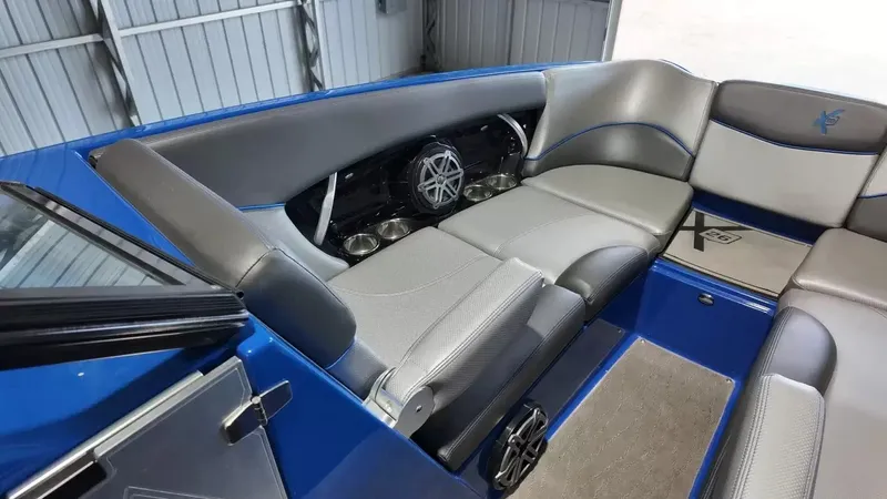 Slide: The Image of MasterCraft X26 2016 - 22