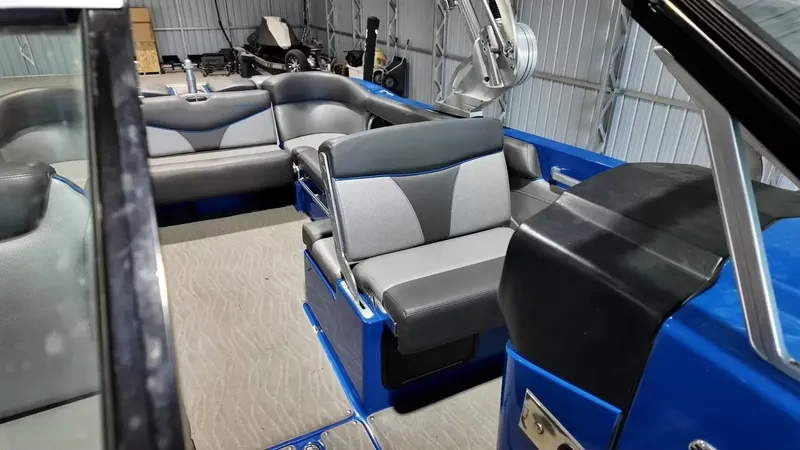 Slide: The Image of MasterCraft X26 2016 - 44