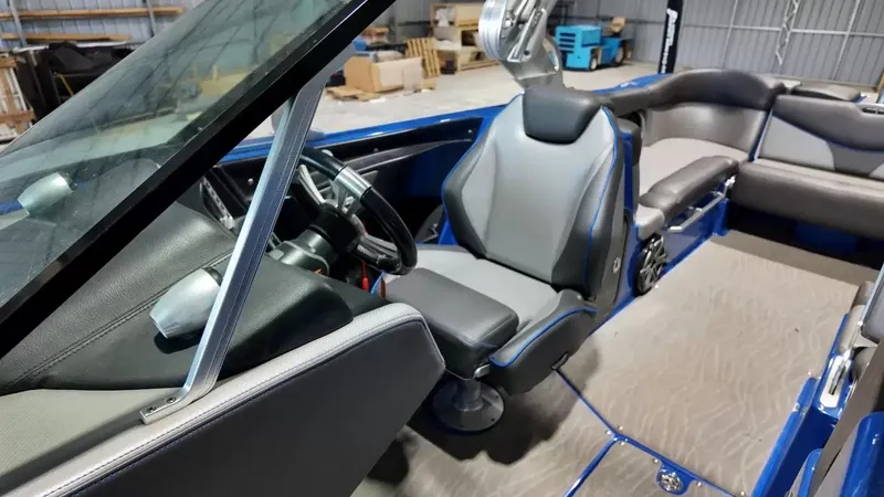 Slide: The Image of MasterCraft X26 2016 - 30
