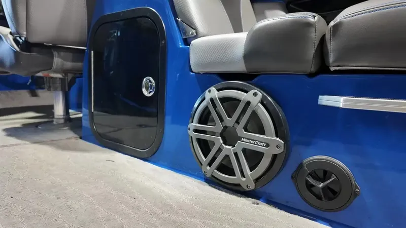 Slide: The Image of MasterCraft X26 2016 - 63