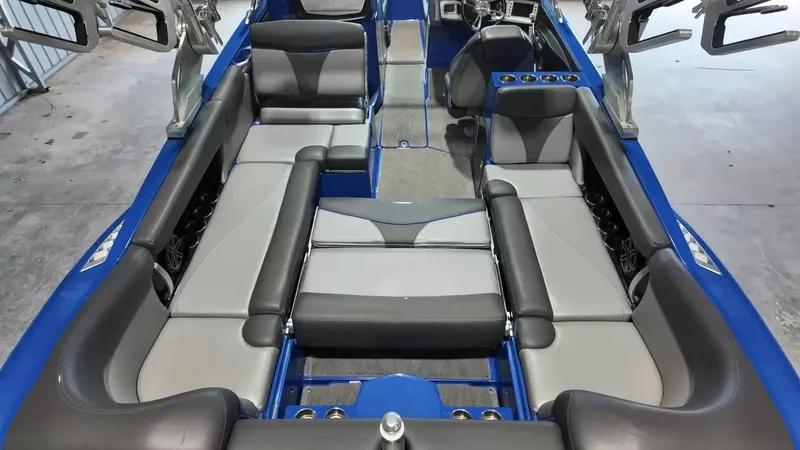 Slide: The Image of MasterCraft X26 2016 - 69