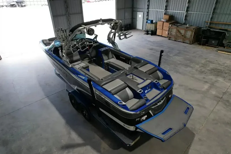 Slide: The Image of MasterCraft X26 2016 - 14