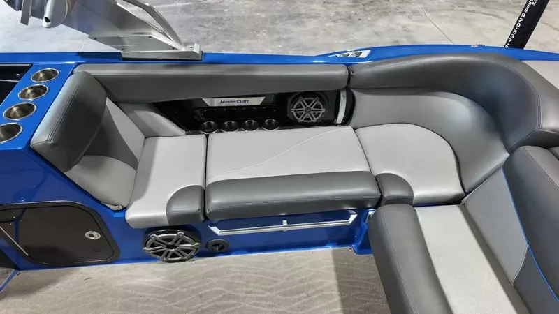 Slide: The Image of MasterCraft X26 2016 - 62
