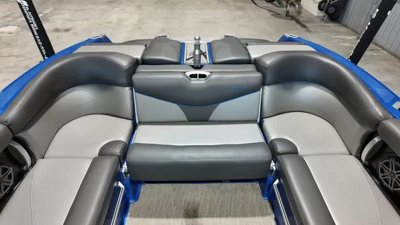 Slide: The Image of MasterCraft X26 2016 - 61