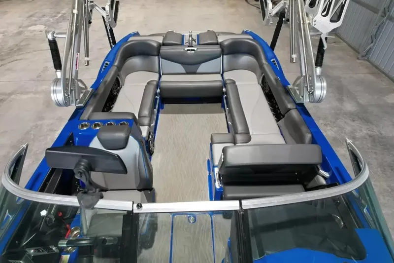 Slide: The Image of MasterCraft X26 2016 - 60
