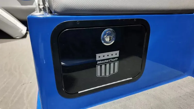 Slide: The Image of MasterCraft X26 2016 - 46