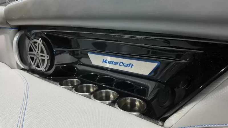 Slide: The Image of MasterCraft X26 2016 - 56