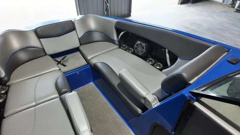 Slide: The Image of MasterCraft X26 2016 - 27