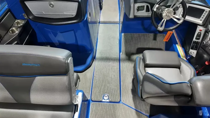 Slide: The Image of MasterCraft X26 2016 - 42