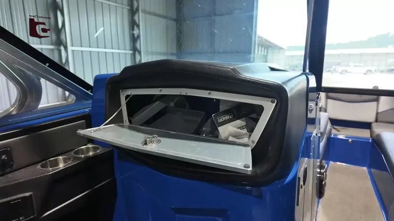 Slide: The Image of MasterCraft X26 2016 - 51