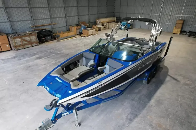 Slide: The Image of MasterCraft X26 2016 - 16