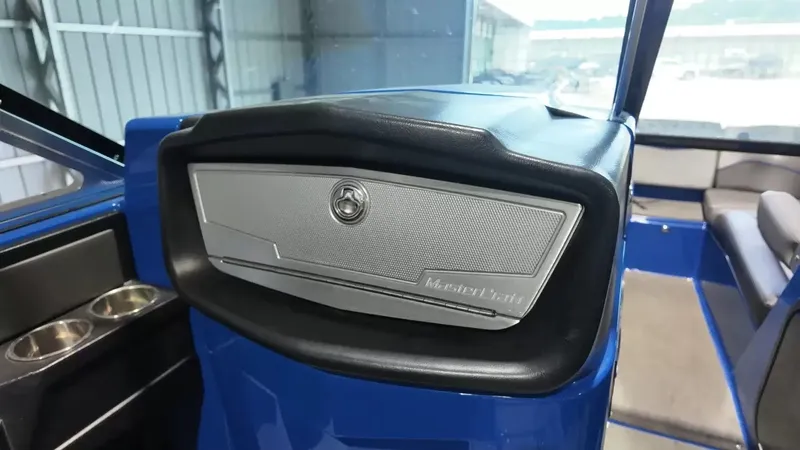 Slide: The Image of MasterCraft X26 2016 - 50