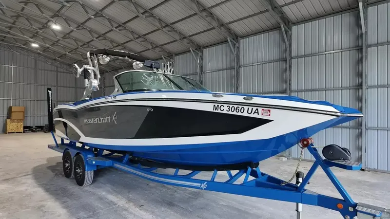 Slide: The Image of MasterCraft X26 2016 - 19