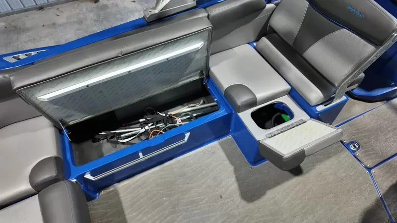 Slide: The Image of MasterCraft X26 2016 - 58