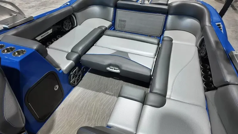 Slide: The Image of MasterCraft X26 2016 - 68