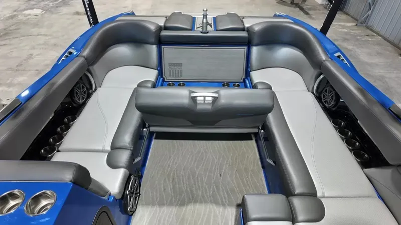 Slide: The Image of MasterCraft X26 2016 - 71