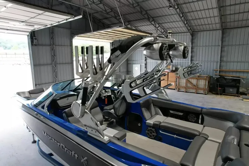 Slide: The Image of MasterCraft X26 2016 - 72