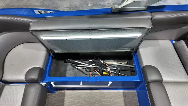 Slide: The Image of MasterCraft X26 2016 - 57